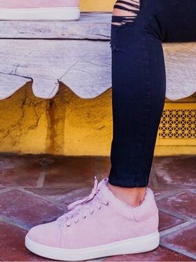 Cloud Nine Sheepskin pink fuzzy sneakers - size 7
